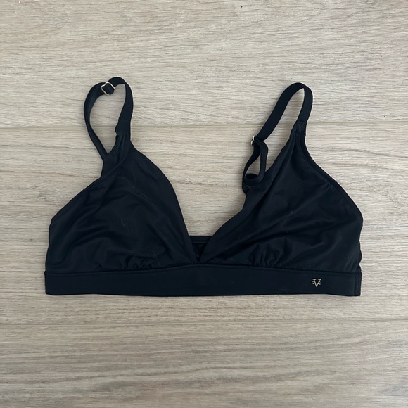 Like New Victoria’s Secret Smooth Triangle Bralette size small - Picture 2 of 7